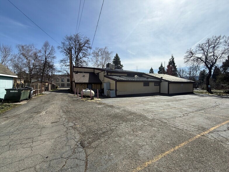 More Photos Of 520 N Mount Shasta Blvd, Mount Shasta General Retail For Sale