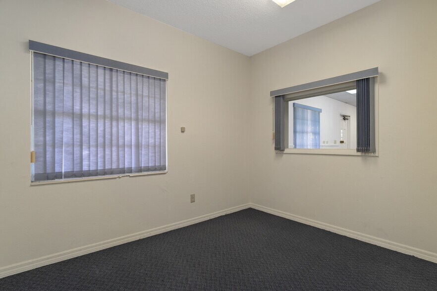 More Photos Of 300 S Line Ave, Inverness Medical For Sale