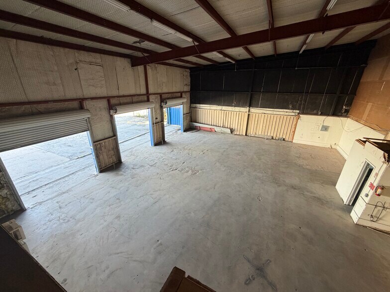 More Photos Of 4749 E Ben White Blvd, Austin Distribution For Lease