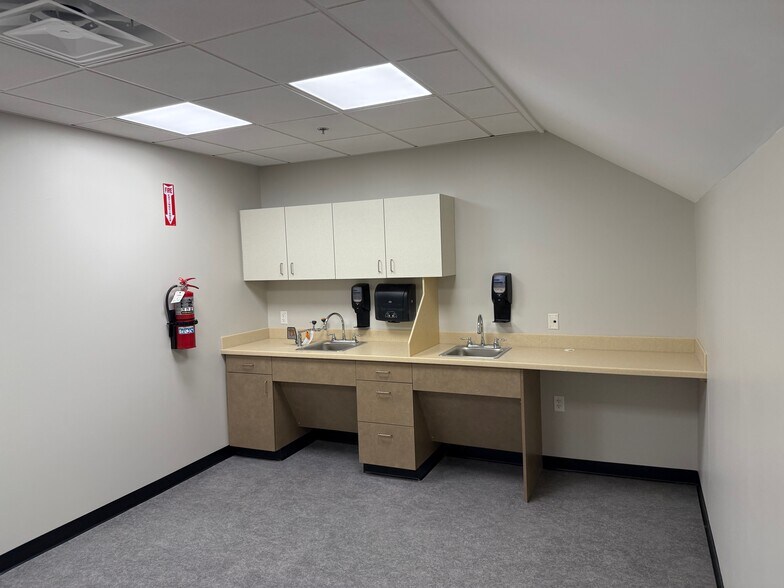 More Photos Of 85 Worcester Rd, Framingham Medical For Lease