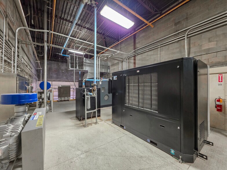 More Photos Of 1015 New York Ave, Toledo Distribution For Sale