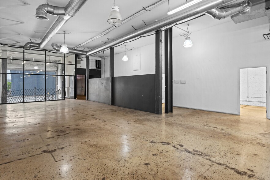 More Photos Of 1931 Bay St, Los Angeles Showroom For Lease