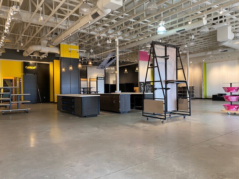 More Photos Of 2207 S Mentzer St, Mitchell General Retail For Lease