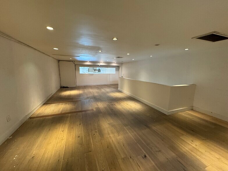 More Photos Of 449-451 N Fairfax Ave, Los Angeles Storefront For Lease