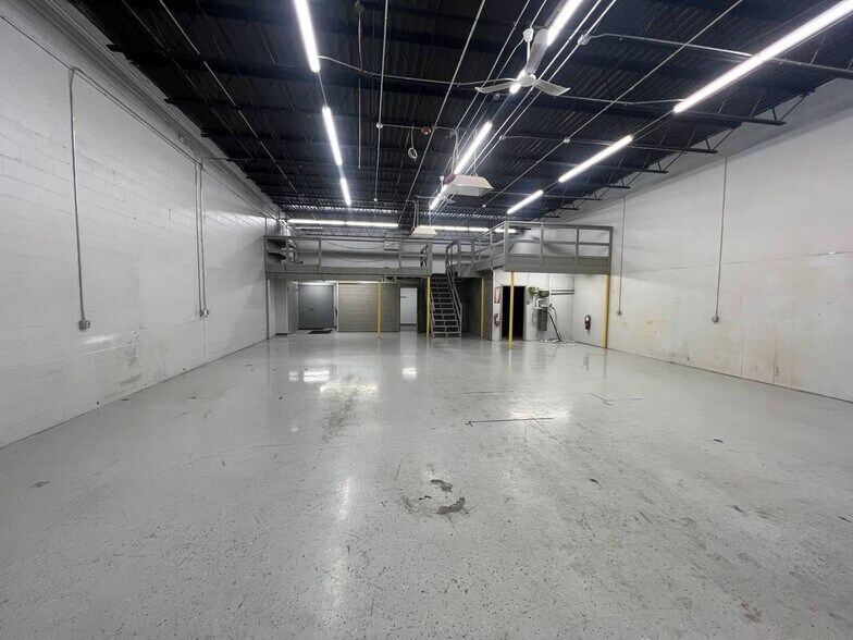 More Photos Of 159 Temple St, Nashua Warehouse For Lease