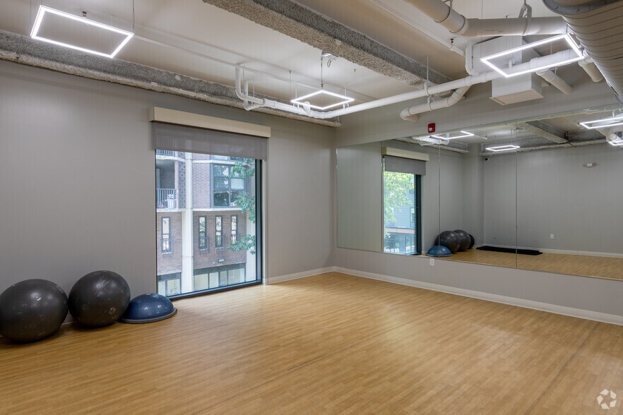 More Photos Of 18 High St, New Haven Apartments For Lease