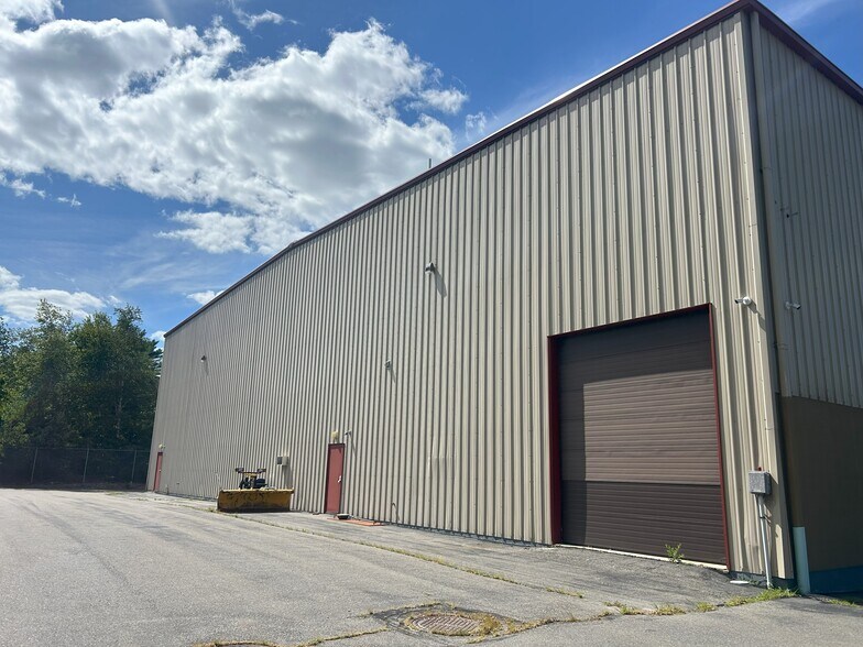 More Photos Of 3 Sutton Cir, Hooksett Warehouse For Lease