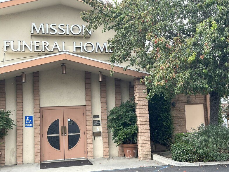 More Photos Of 22297 Mission Blvd, Hayward General Retail For Sale