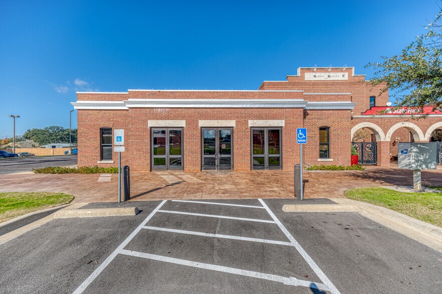 More Photos Of 1916 Martin Dr, Weatherford Office For Lease