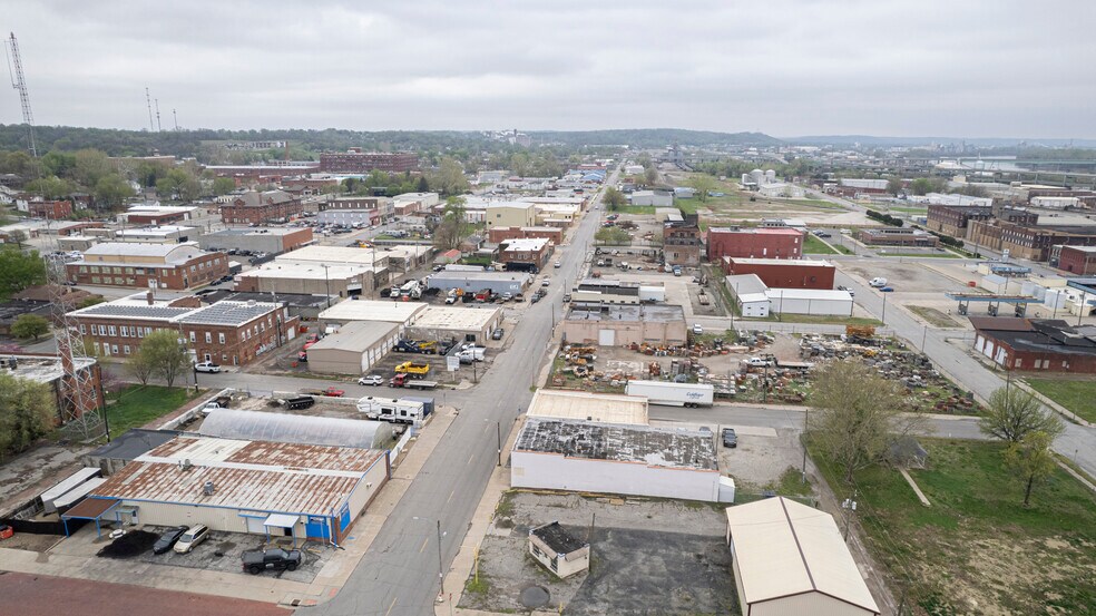 More Photos Of 716 S 8th St, Saint Joseph General Retail For Lease