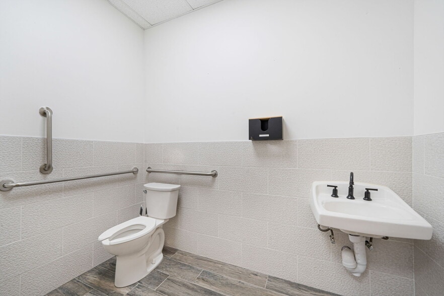 More Photos Of 263-265 Indian Head Rd, Kings Park Medical For Sale