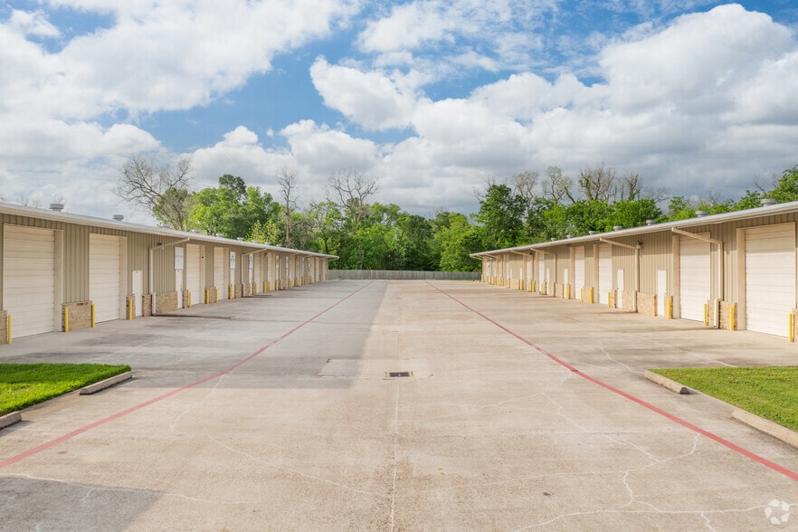 More Photos Of 1646 Blaisdale Rd, Richmond Warehouse For Lease