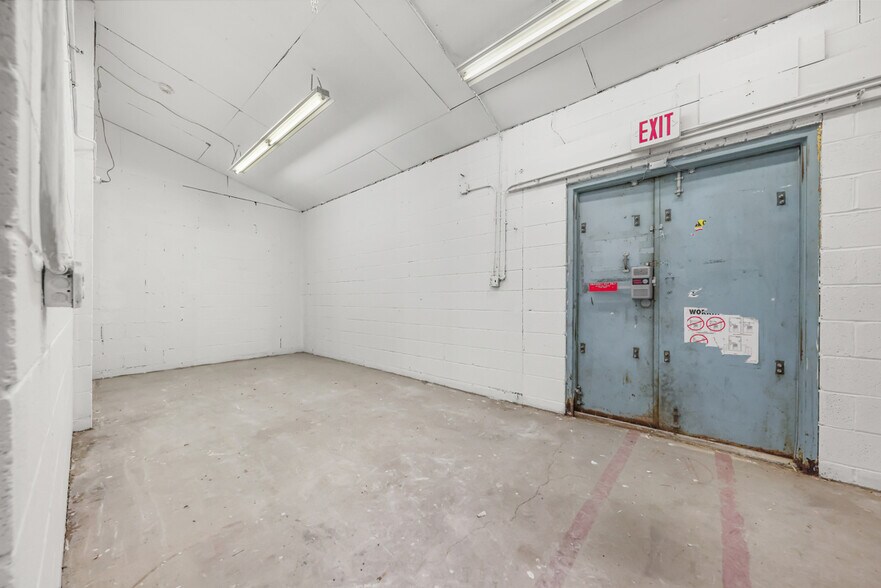 More Photos Of 6704-6720 N Ridge Rd, Madison General Retail For Sale