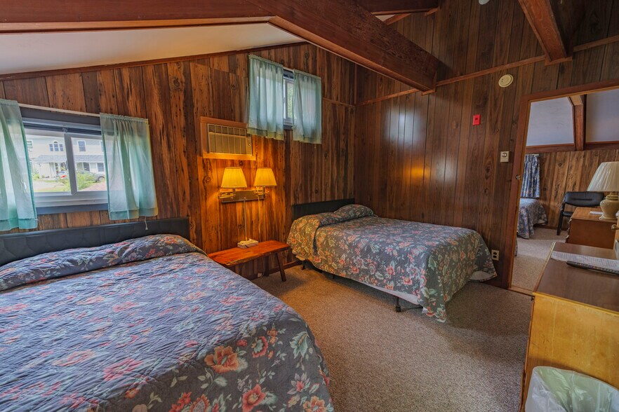 More Photos Of 6 Abroad Rd, West Dover Hotel For Sale