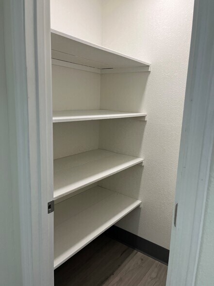 More Photos Of 119 W Plymouth Ave, Deland Unknown For Lease