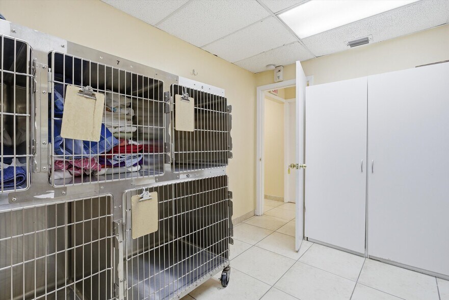More Photos Of 3240 NW 7th St, Miami Office For Sale