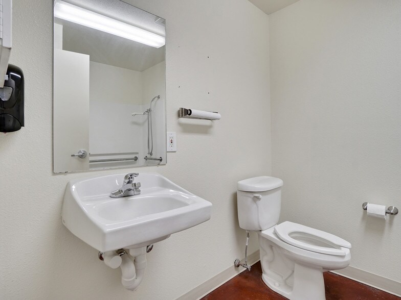 More Photos Of 1110 N 6th St, Grand Junction Carwash For Sale