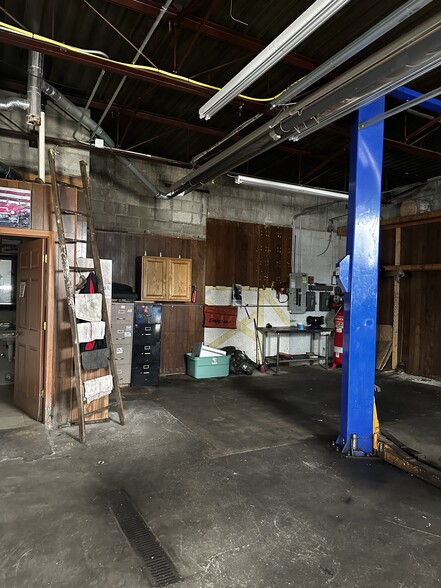 More Photos Of 14150 E 8 Mile Rd, Detroit Auto Repair For Sale