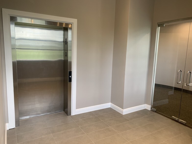 More Photos Of 4300 S Highway 27, Clermont Storefront Retail Office For Lease