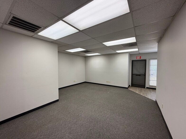 More Photos Of 2130 N Winery Ave, Fresno Office For Lease