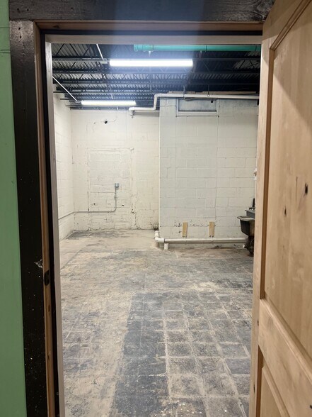 More Photos Of 85 North St, Canton Storefront For Lease