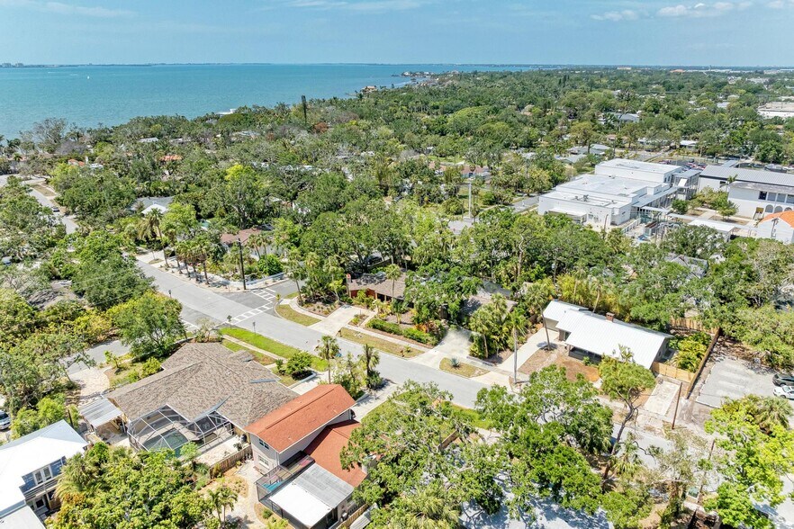 More Photos Of 941 Virginia Dr, Sarasota Specialty For Sale