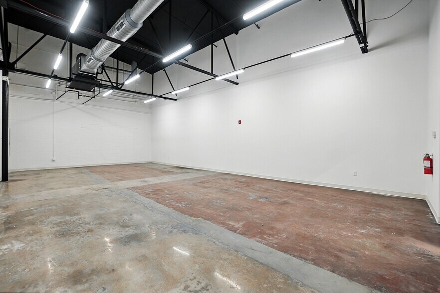 More Photos Of 933 Louise Ave, Charlotte Storefront For Lease