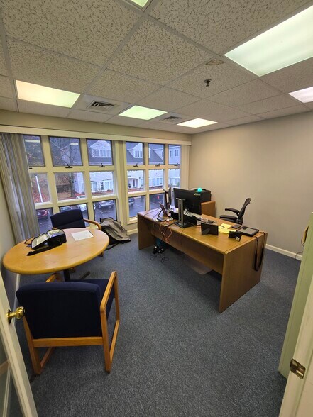 More Photos Of 50 Nashua Rd, Londonderry Office For Sale