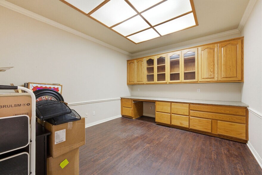 More Photos Of 215 Courtyard Dr, New Braunfels Office For Lease