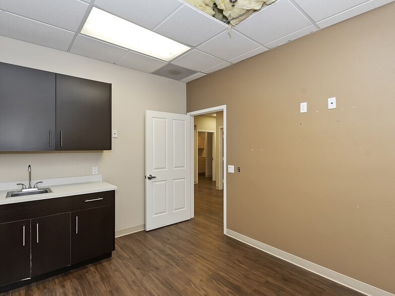 More Photos Of 35400 Bob Hope Dr, Rancho Mirage Medical For Sale