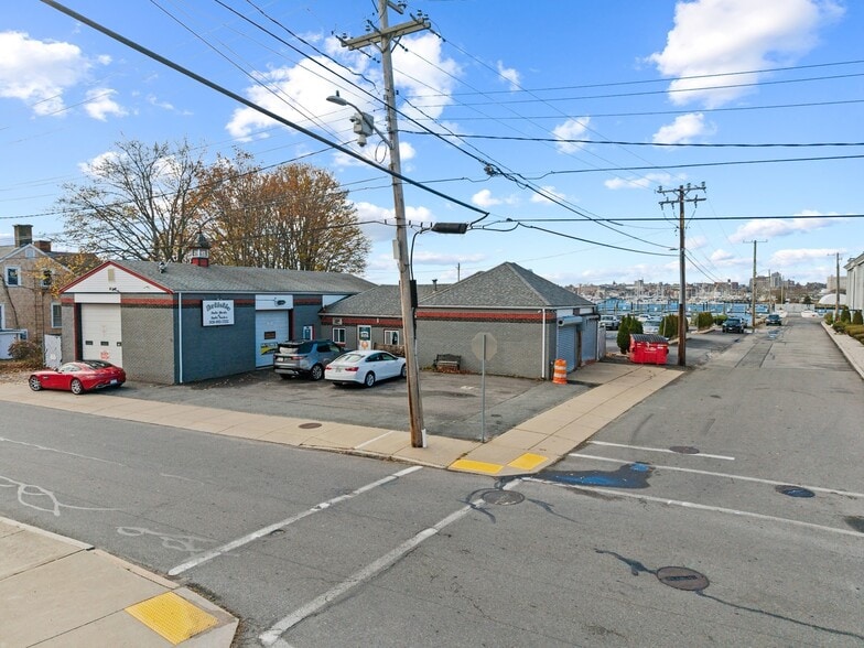 More Photos Of 98 Middle St, Fairhaven Service For Sale