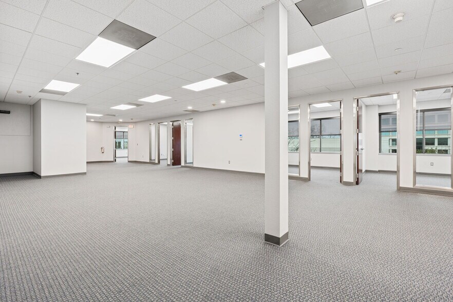 More Photos Of 7060 N Fresno St, Fresno Office For Sale