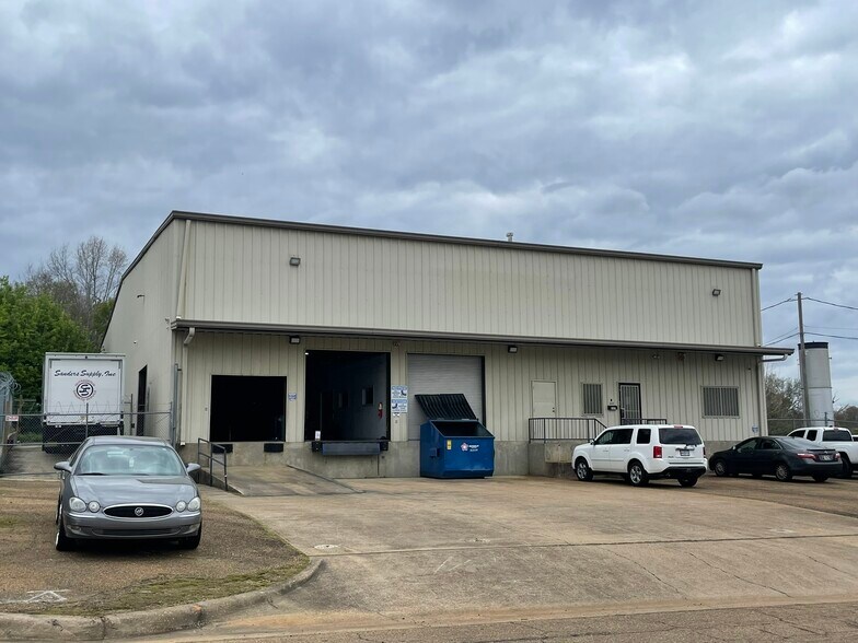 More Photos Of 337 Industrial Dr, Jackson Distribution For Lease