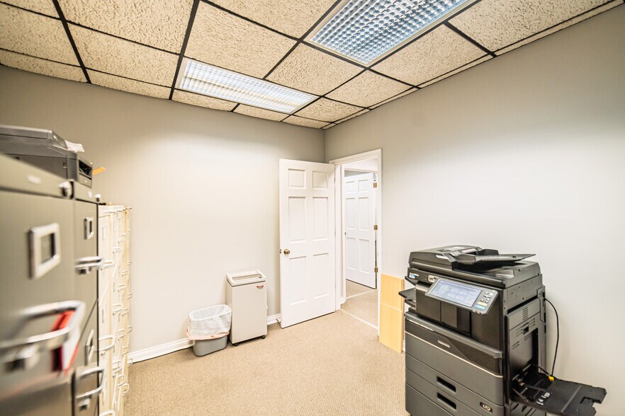 More Photos Of 3140 Parisa Dr, Paducah Office For Sale