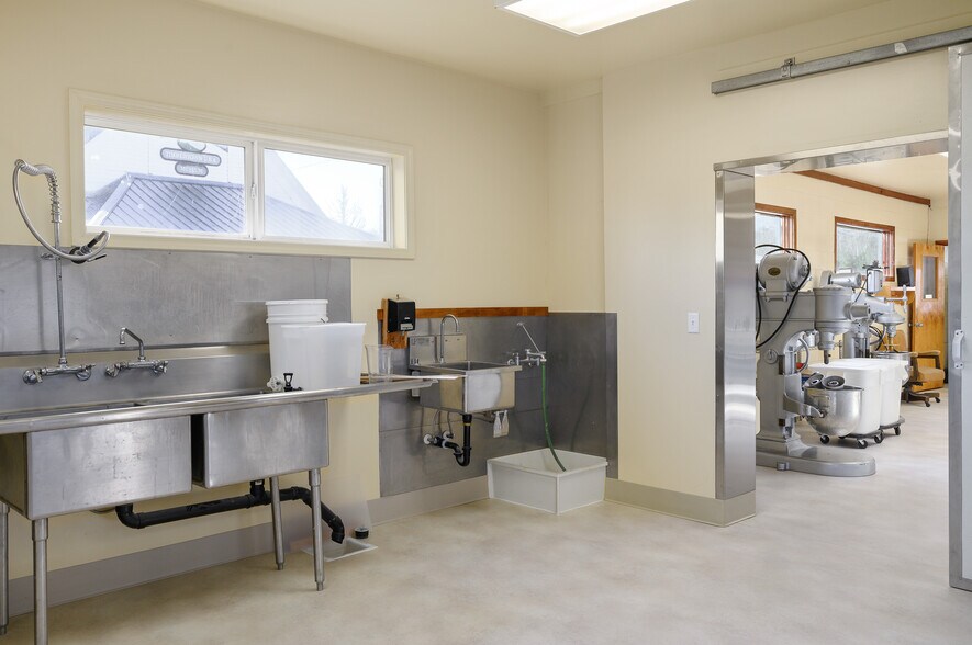 More Photos Of 212 NE D St, Willamina Food Processing For Sale