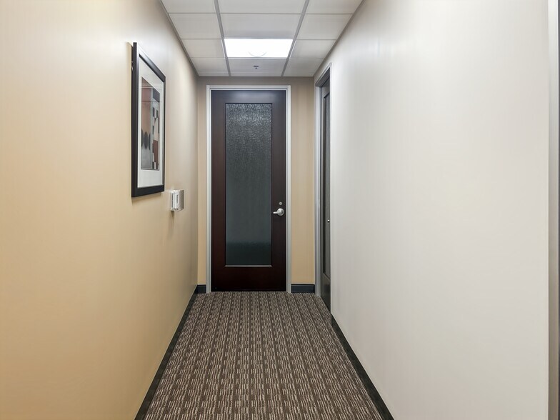 More Photos Of 1 W Court Sq, Decatur Office For Lease