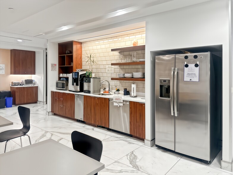 More Photos Of 50 California St, San Francisco Coworking Space