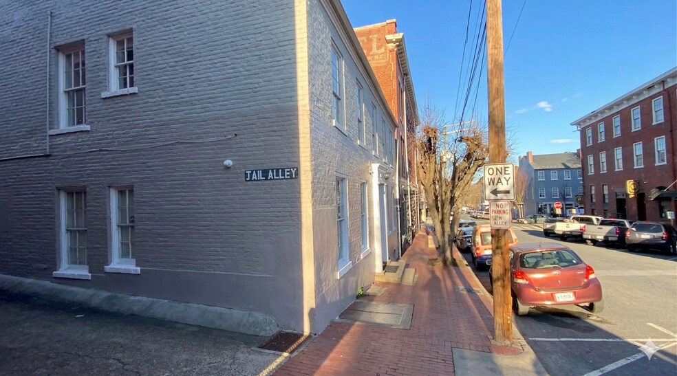 More Photos Of 806 Caroline St, Fredericksburg Storefront For Lease