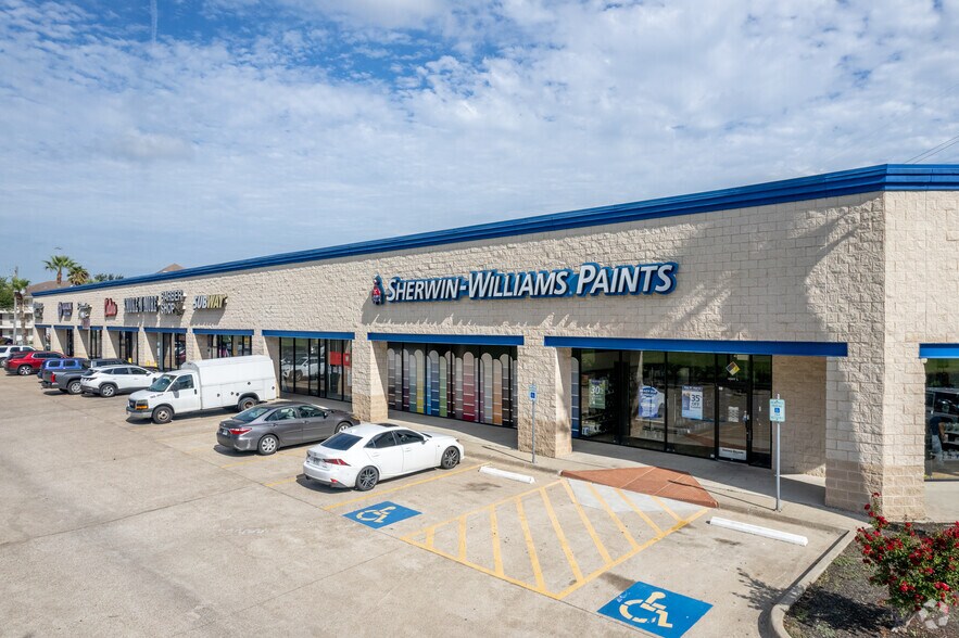 More Photos Of 15327 Gulf Fwy, Houston Unknown For Lease