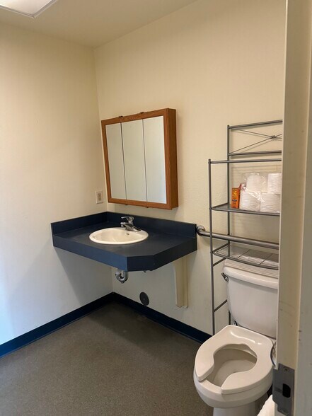 More Photos Of 3830-3860 River Rd N, Keizer Unknown For Lease