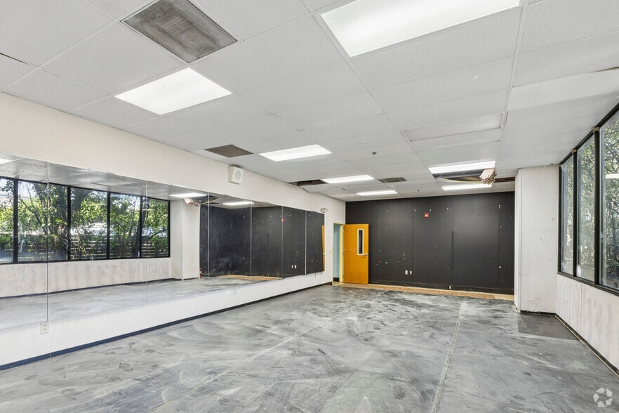 More Photos Of 3806 N Main St, Columbia Schools For Sale