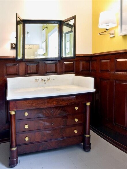 More Photos Of 415 Main St, Arrow Rock Specialty For Sale