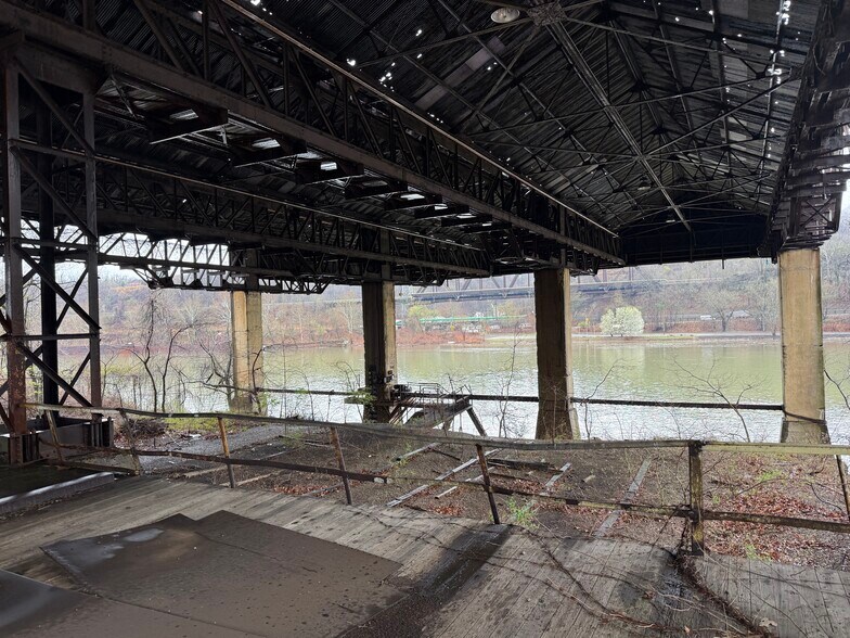 More Photos Of 14 Allegheny Ave, Glassport Manufacturing For Sale