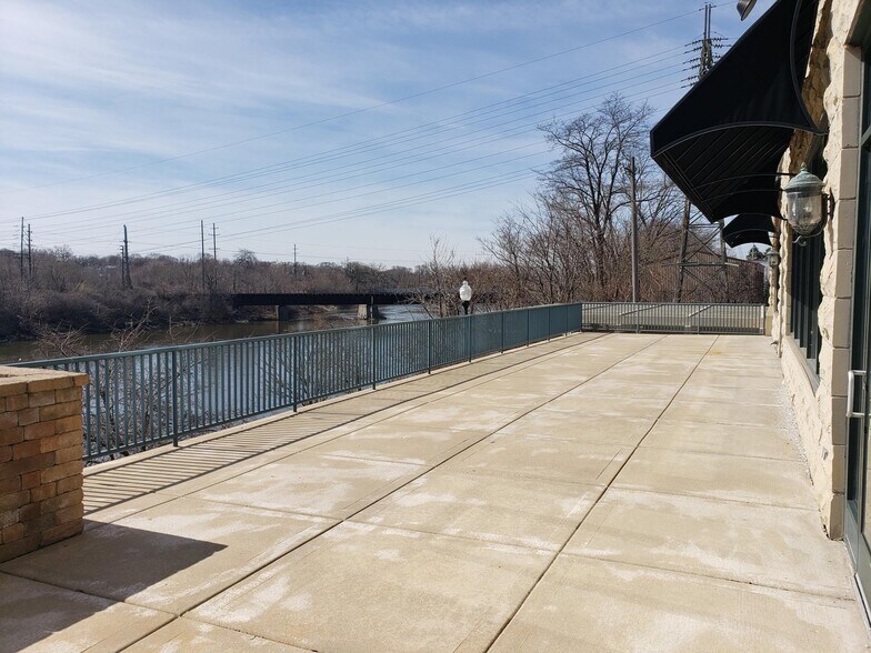 160 S River St, Aurora, IL 60506 Apartments For Sale