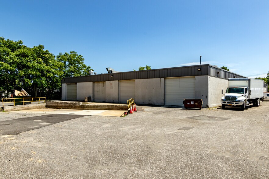 More Photos Of 355-365 Wyandanch Ave, Babylon Warehouse For Lease