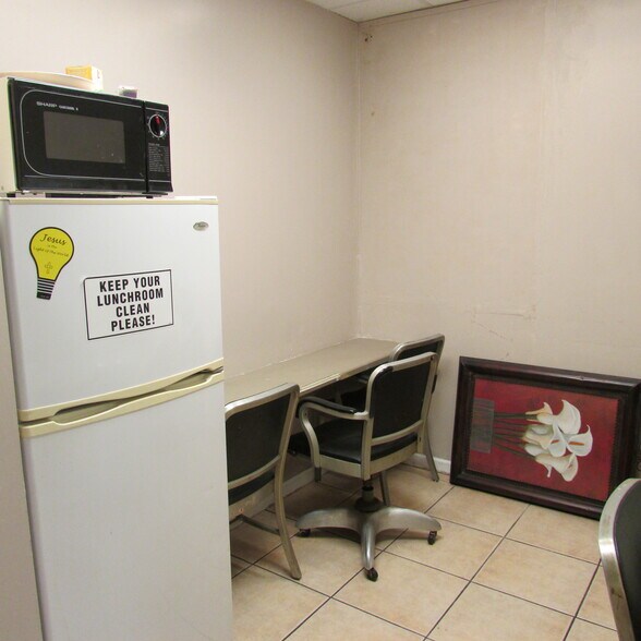 More Photos Of 4694 Free Pike, Dayton Freestanding For Sale