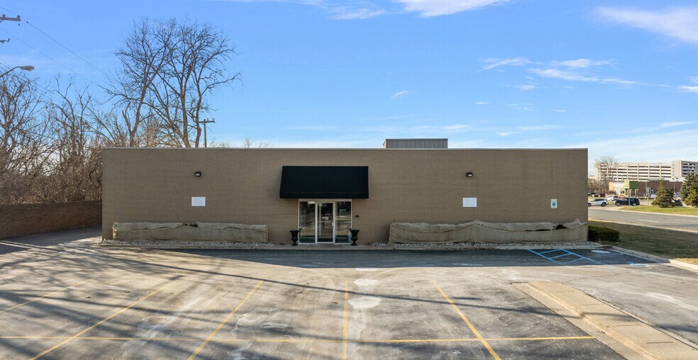More Photos Of 2184 S Telegraph Rd, Bloomfield Hills Freestanding For Lease
