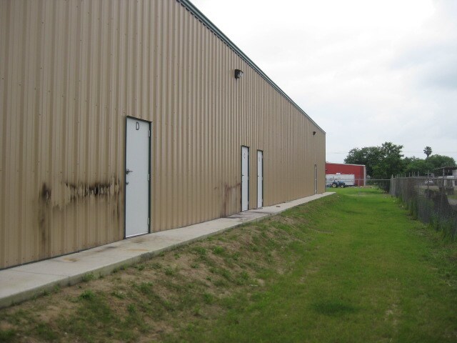 More Photos Of 1718 N Closner Blvd, Edinburg Warehouse For Lease