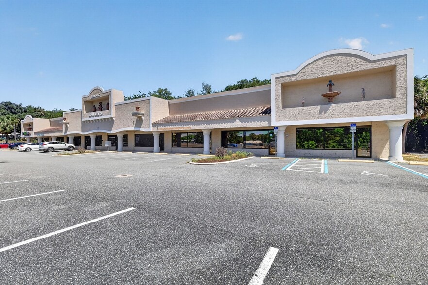 More Photos Of 1450 E North Blvd, Leesburg General Retail For Lease
