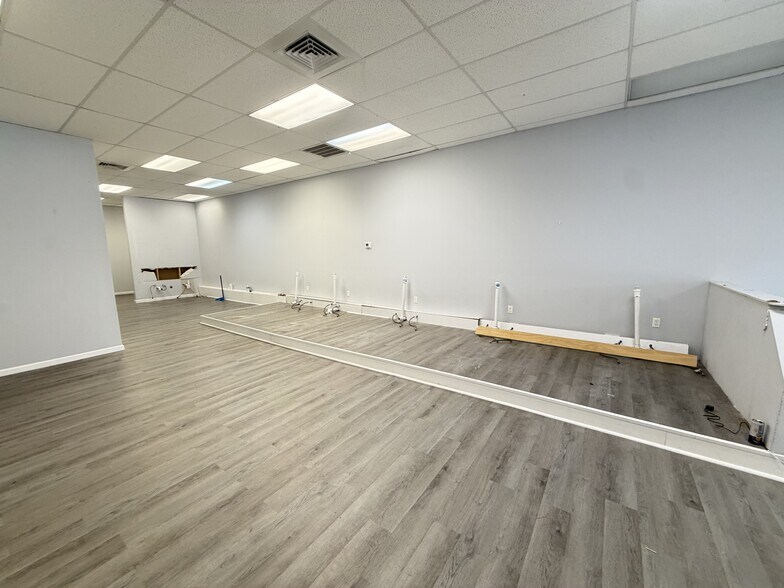 More Photos Of 310 Washington Ave, North Haven Freestanding For Lease